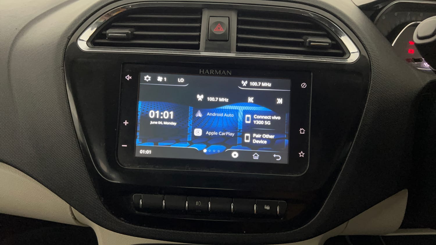 Used 2022 Tata Tiago XZ Plus Petrol Manual top_features Touch screen infotainment system