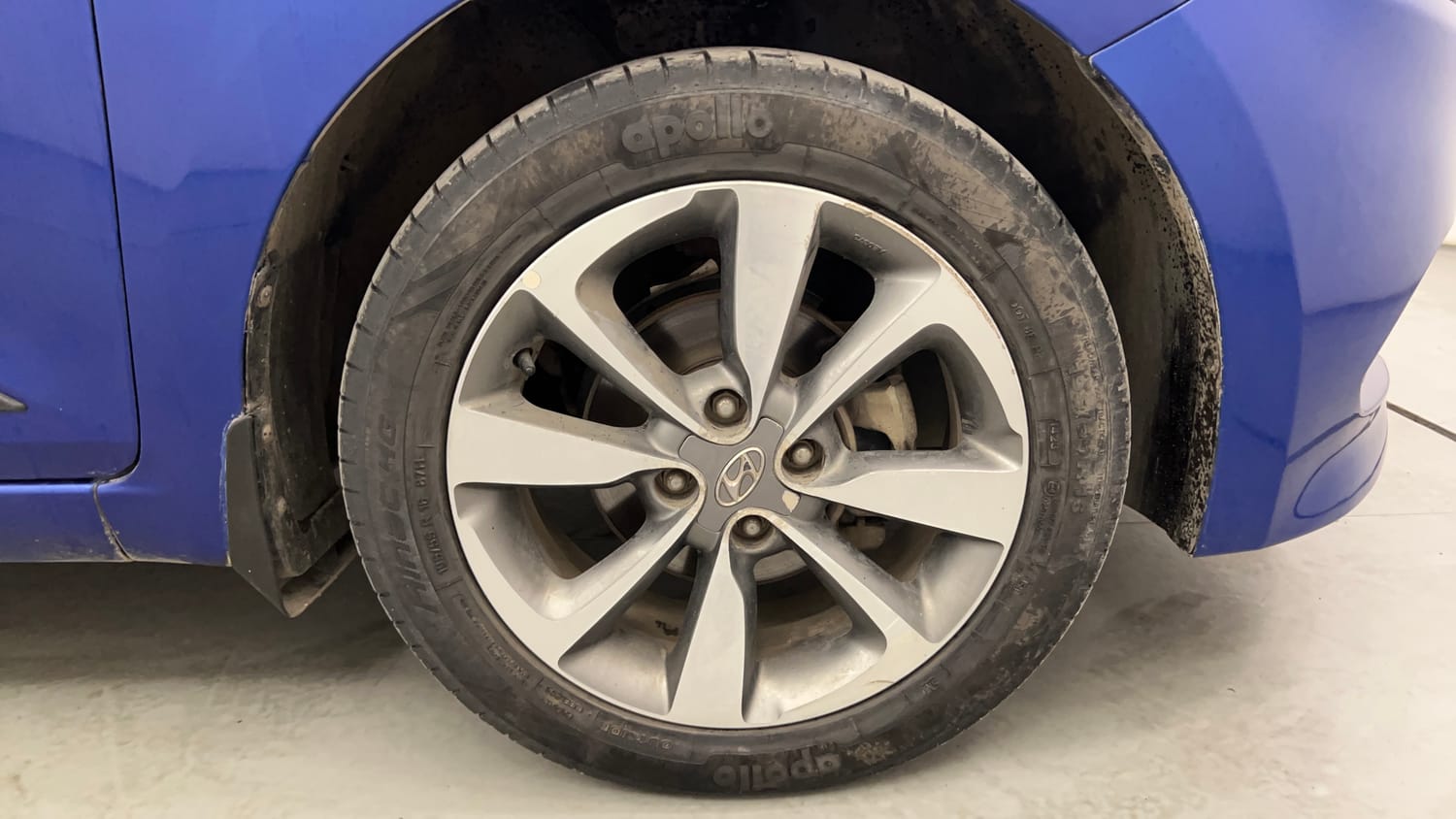 Used 2015 Hyundai Elite i20 Asta 1.2 Petrol Manual tyres RIGHT FRONT TYRE RIM VIEW