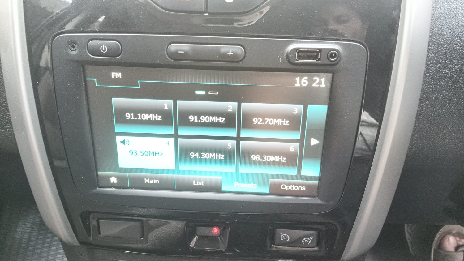 Used 2021 Renault Duster RXZ 1.3 Turbo Petrol CVT Petrol Automatic top_features Touch screen infotainment system
