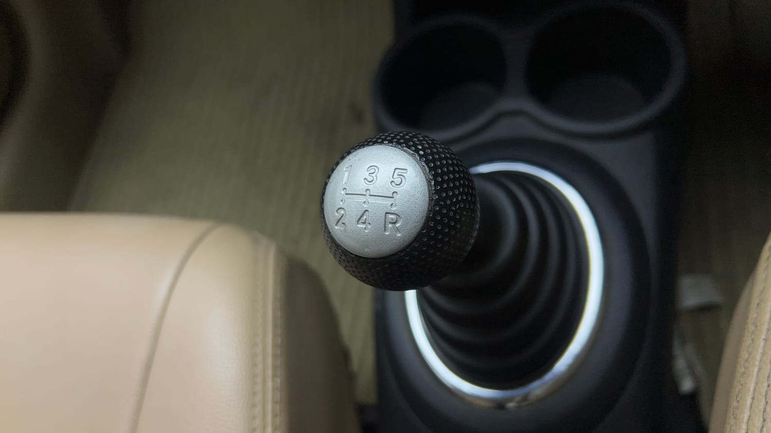 Used 2016 Honda Amaze 1.2 S i-VTEC Petrol Manual interior GEAR  KNOB VIEW