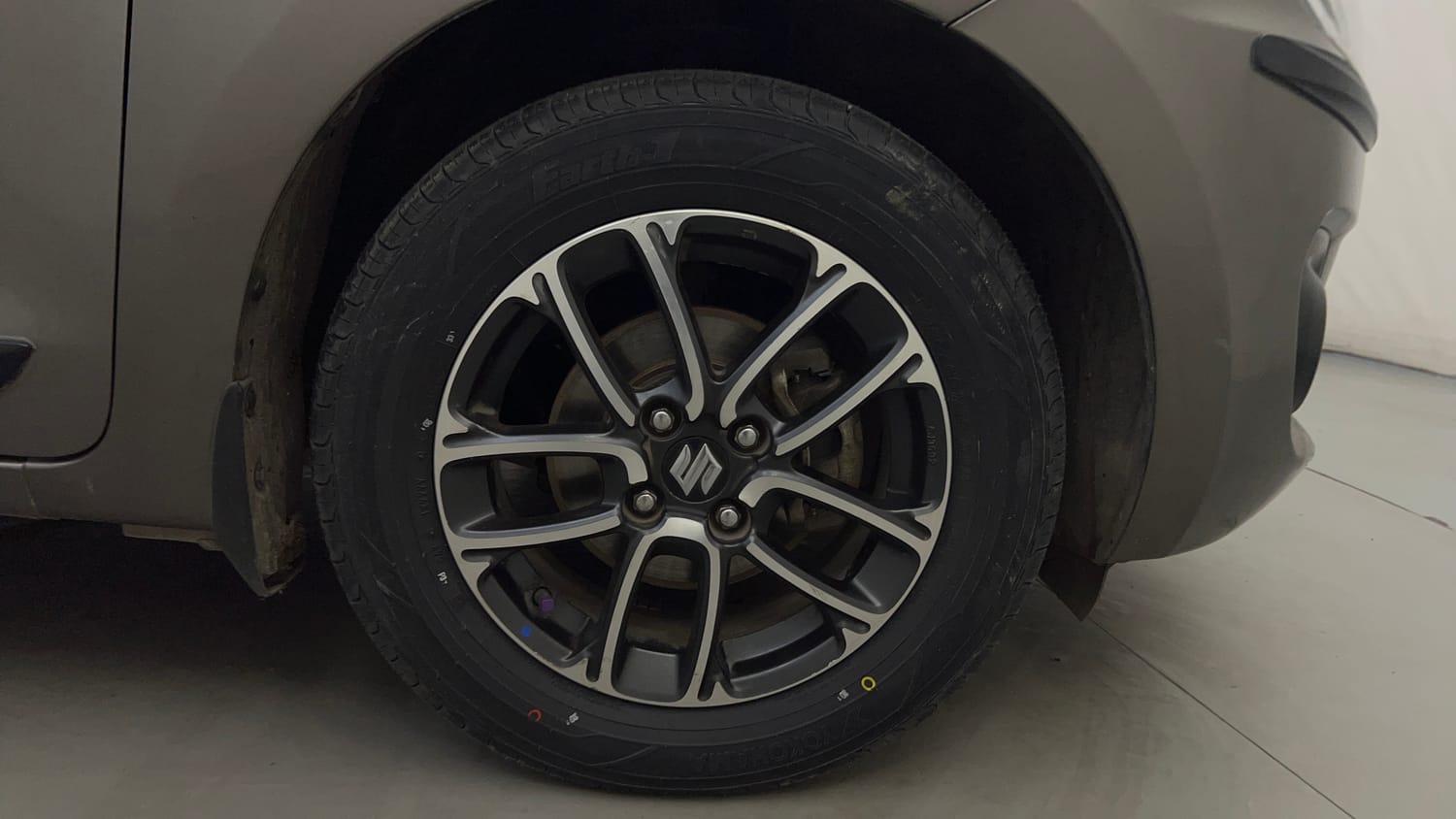 Used 2021 Maruti Suzuki Swift ZXi Plus AMT Petrol Automatic tyres RIGHT FRONT TYRE RIM VIEW