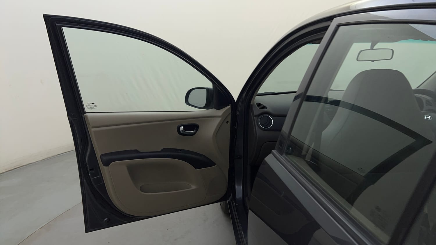 Used 2011 Hyundai i10 Magna 1.2 Kappa2 Petrol Manual interior LEFT FRONT DOOR OPEN VIEW