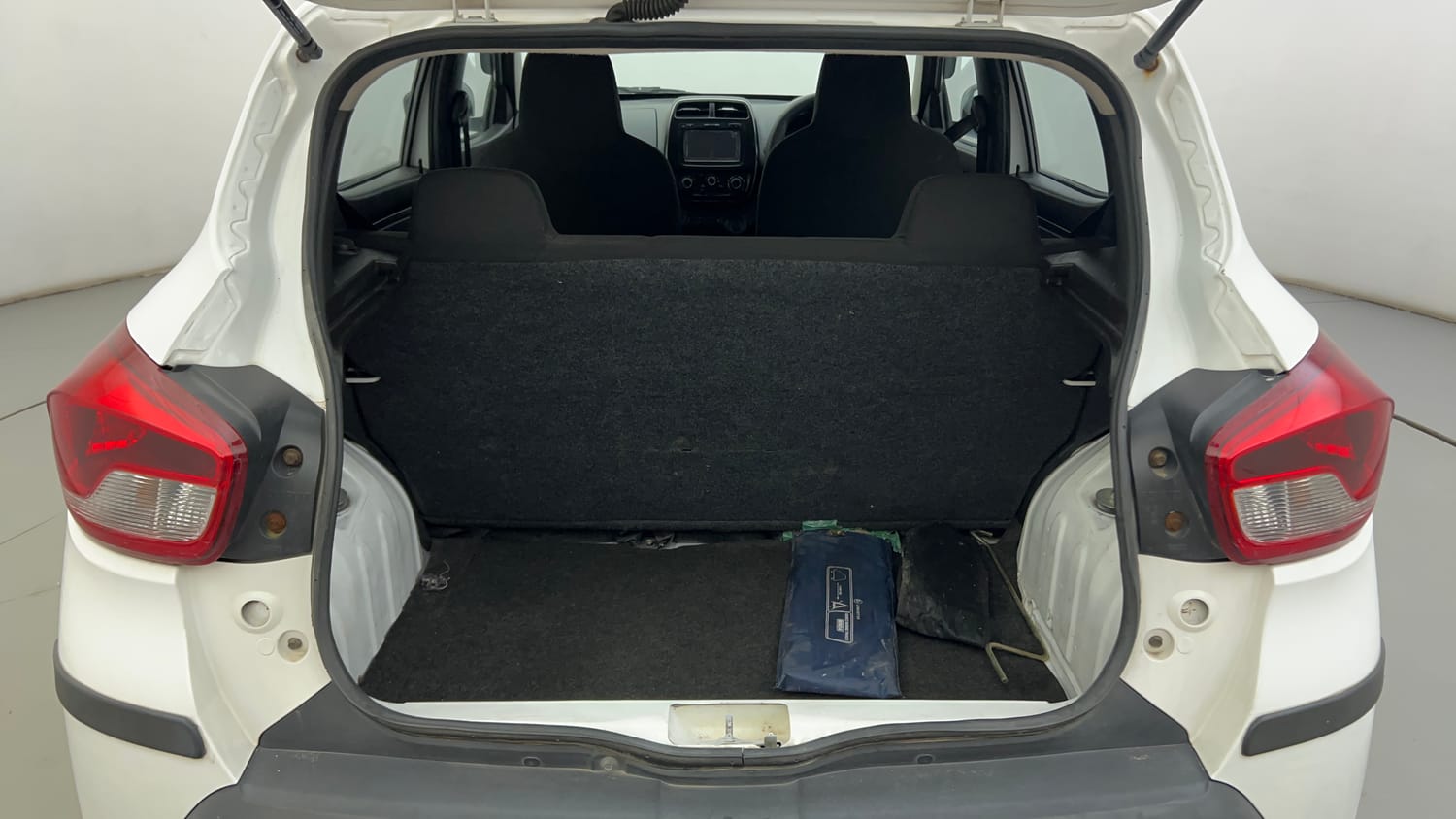 Used 2018 Renault Kwid RXT (O) 1.0 SCE Edition Petrol Manual interior DICKY INSIDE VIEW