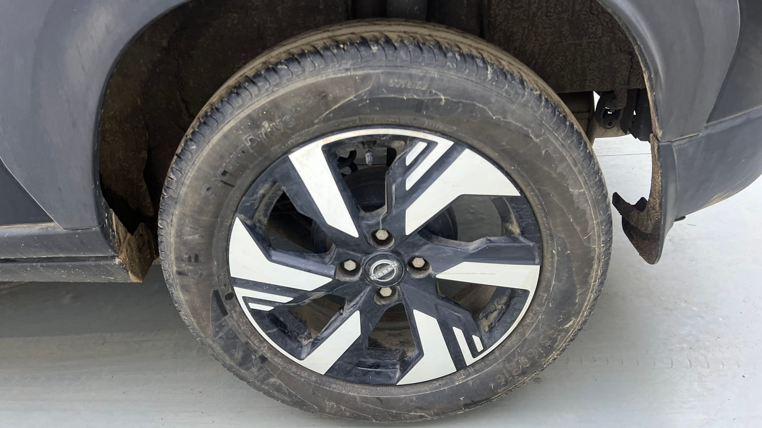 Used 2025 Nissan Magnite Tekna Plus HRAO 1.0 Turbo Petrol MT Petrol Manual tyres LEFT REAR TYRE RIM VIEW