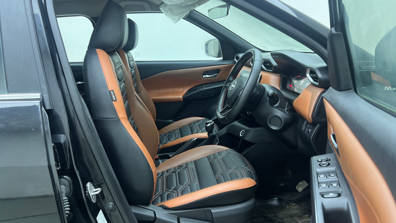Used 2025 Nissan Magnite Tekna Plus HRAO 1.0 Turbo Petrol MT Petrol Manual interior RIGHT SIDE FRONT DOOR CABIN VIEW