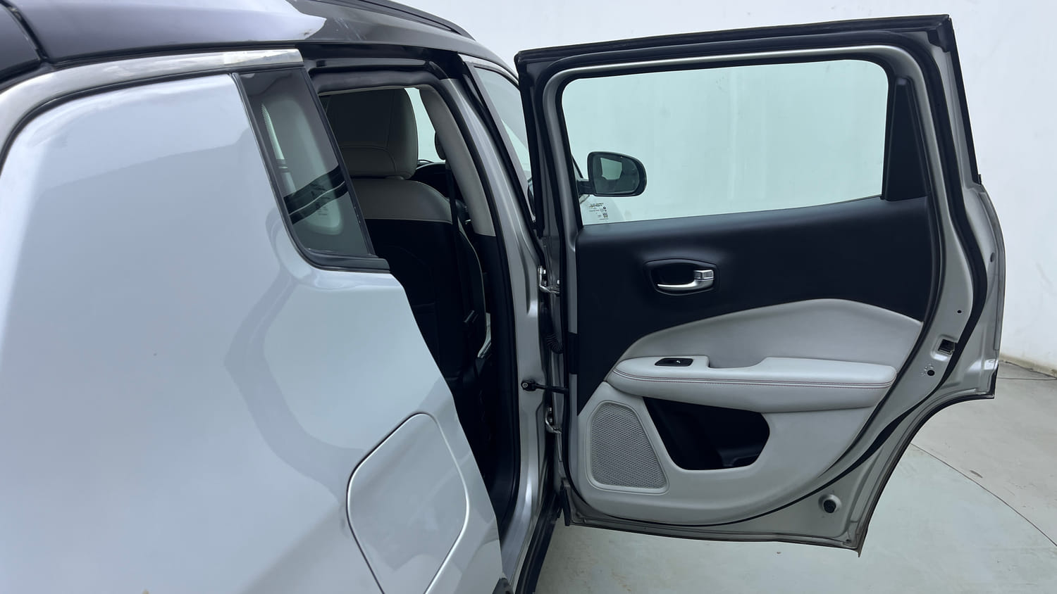 Used 2018 Jeep Compass Limited (O) 2.0 Diesel Diesel Manual interior RIGHT REAR DOOR OPEN VIEW