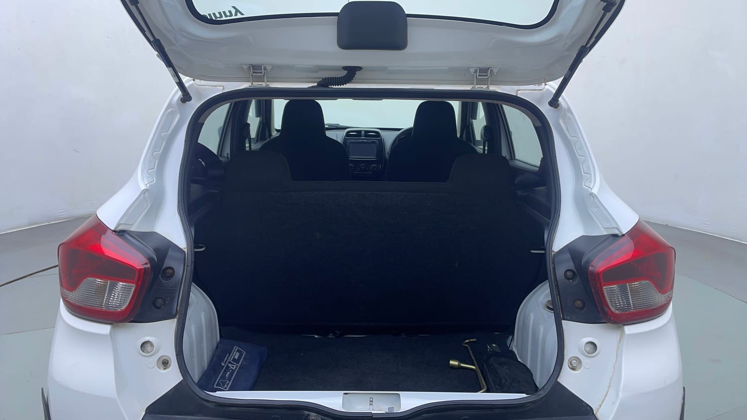 Used 2018 Renault Kwid 1.0 RXT AMT Opt Petrol Automatic interior DICKY INSIDE VIEW