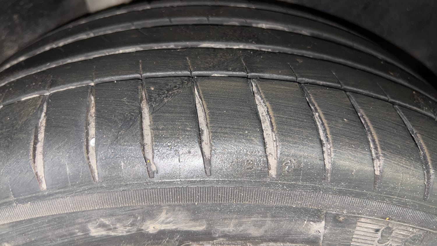 Used 2018 Ford EcoSport Titanium + 1.5L Ti-VCT AT Petrol Automatic tyres RIGHT REAR TYRE TREAD VIEW
