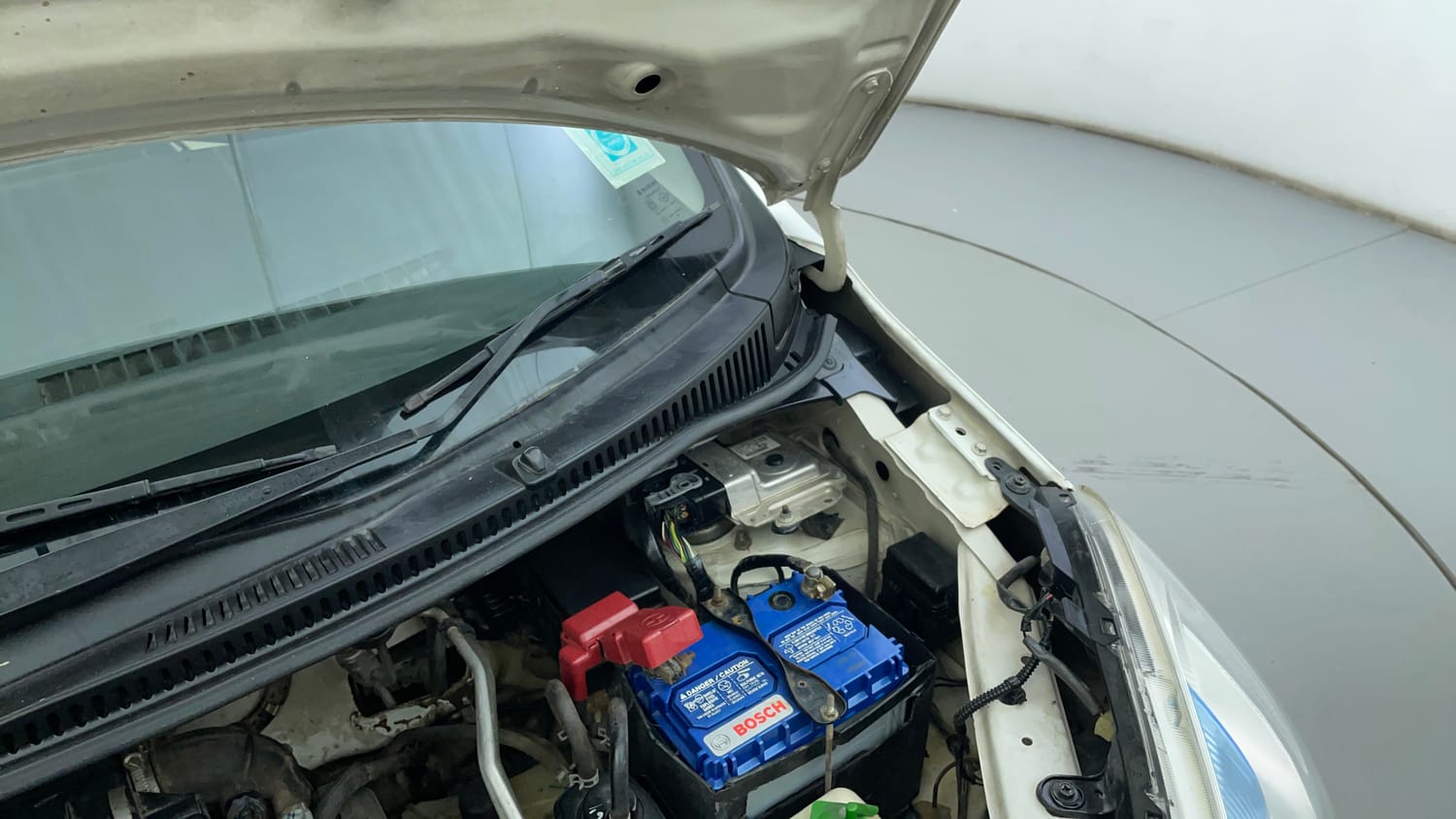 Used 2018 Maruti Suzuki Wagon R 1.0 VXI AMT Petrol Automatic engine ENGINE LEFT SIDE HINGE & APRON VIEW