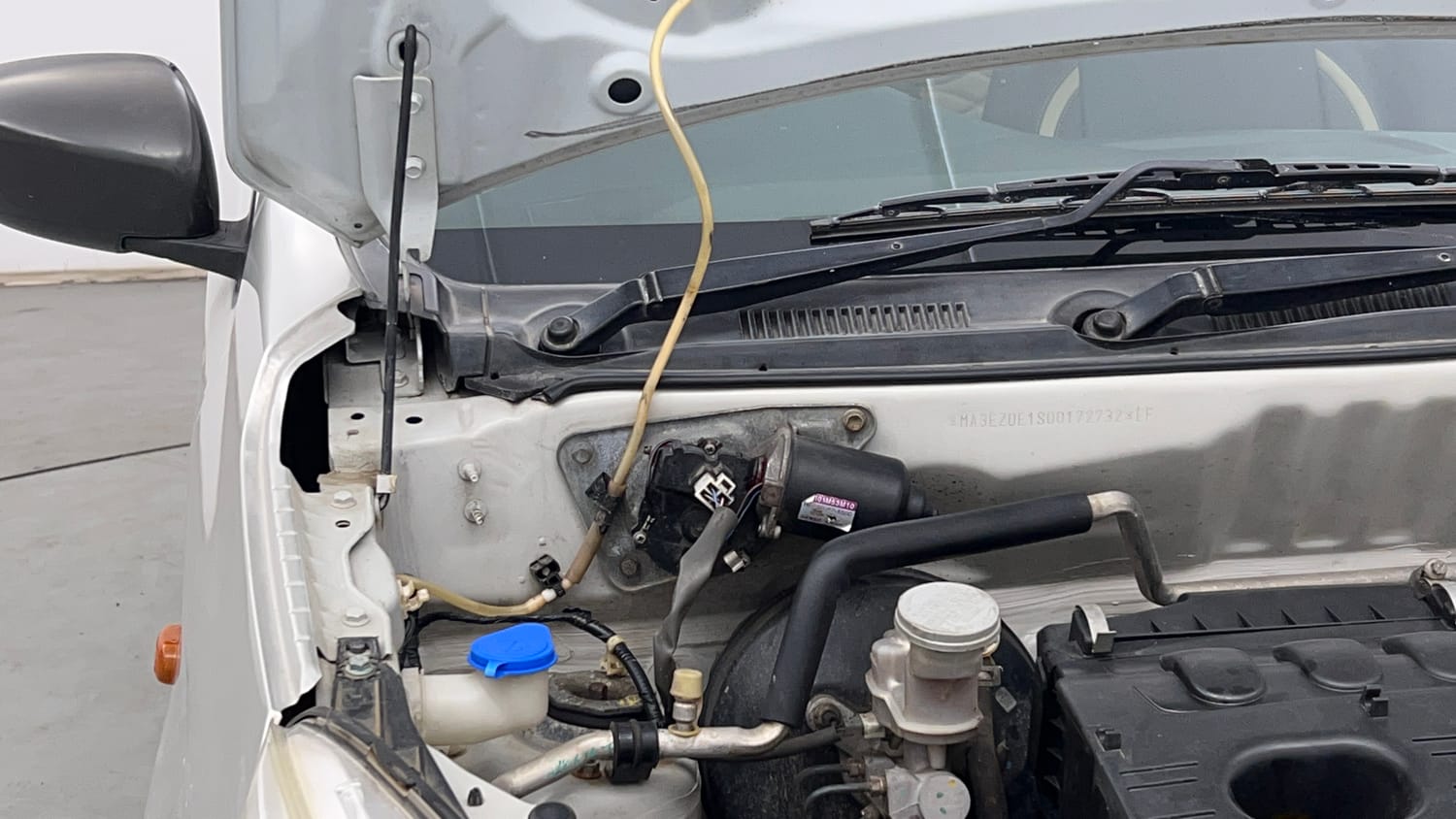 Used 2015 Maruti Suzuki Alto K10 VXi Petrol Manual engine ENGINE RIGHT SIDE HINGE & APRON VIEW