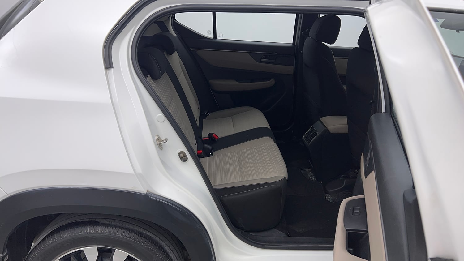 Used 2023 Honda Elevate VX MT Petrol Manual interior RIGHT SIDE REAR DOOR CABIN VIEW