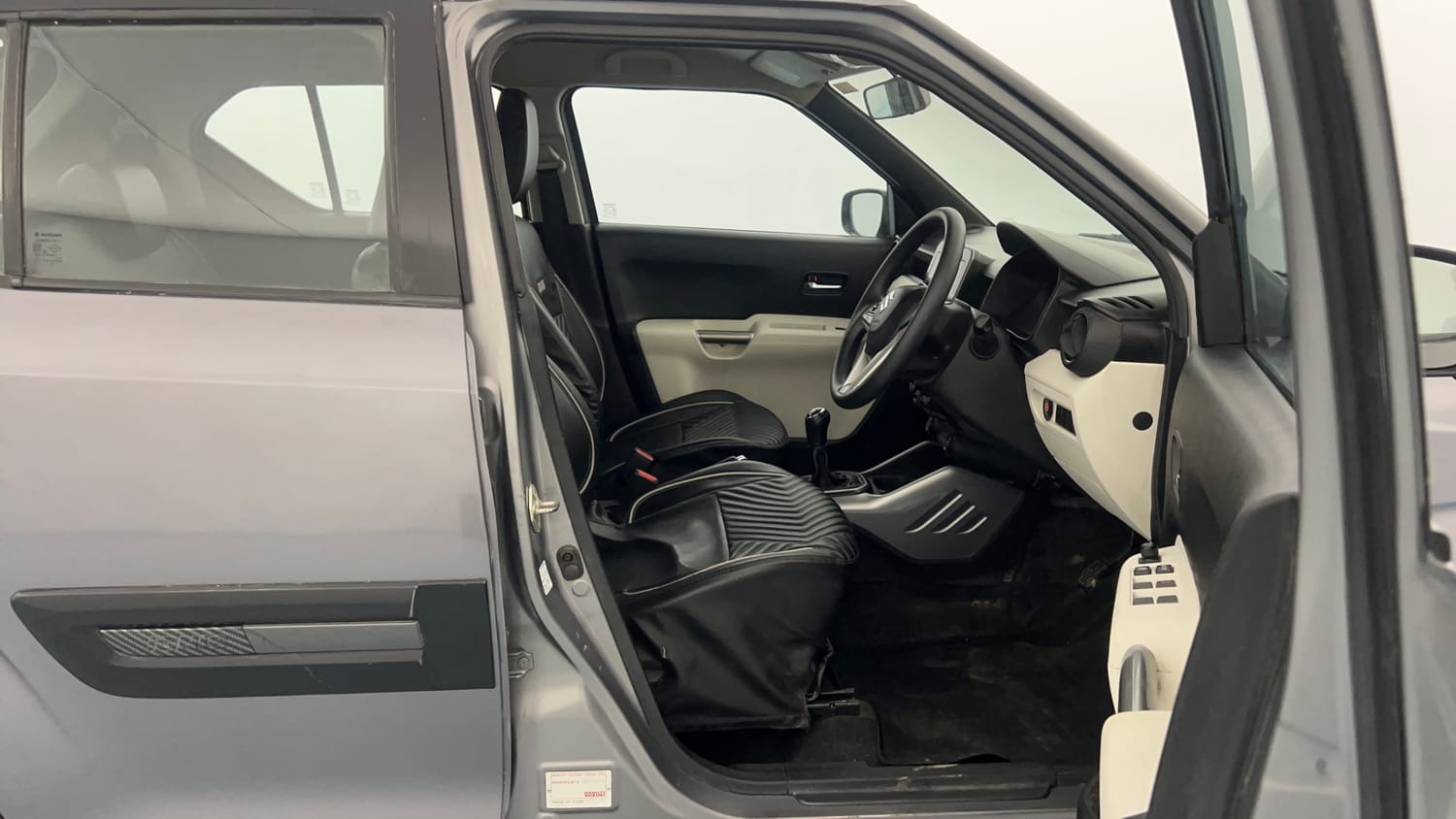 Used 2020 Maruti Suzuki Ignis Zeta 1.2 MT Petrol Manual interior RIGHT SIDE FRONT DOOR CABIN VIEW