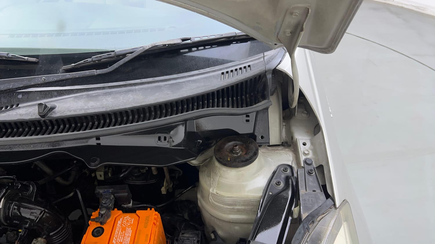 Used 2016 Maruti Suzuki Swift Dzire VXI Petrol Manual engine ENGINE LEFT SIDE HINGE & APRON VIEW
