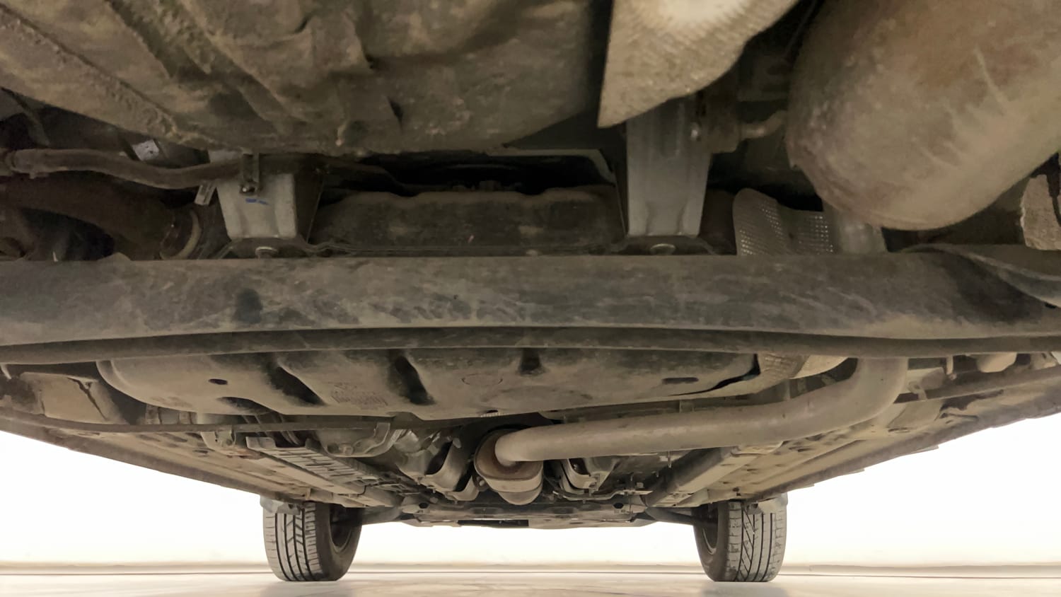 Used 2023 Hyundai Venue SX (O) 1.0 Turbo DCT Petrol Automatic extra REAR UNDERBODY VIEW (TAKEN FROM REAR)