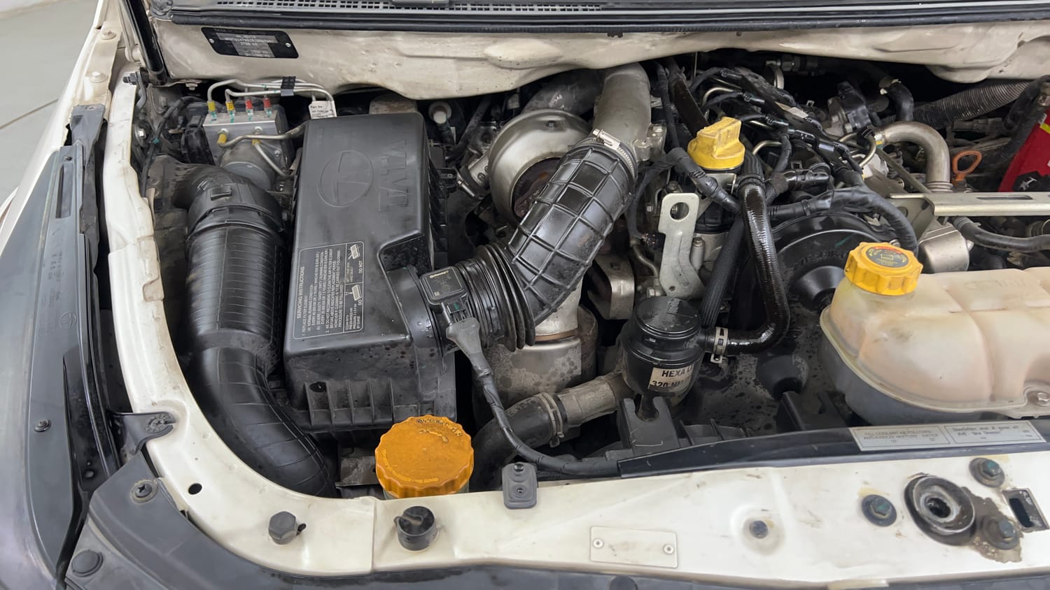 Used 2018 Tata Hexa XE 4x2 7 STR Diesel Manual engine ENGINE RIGHT SIDE VIEW