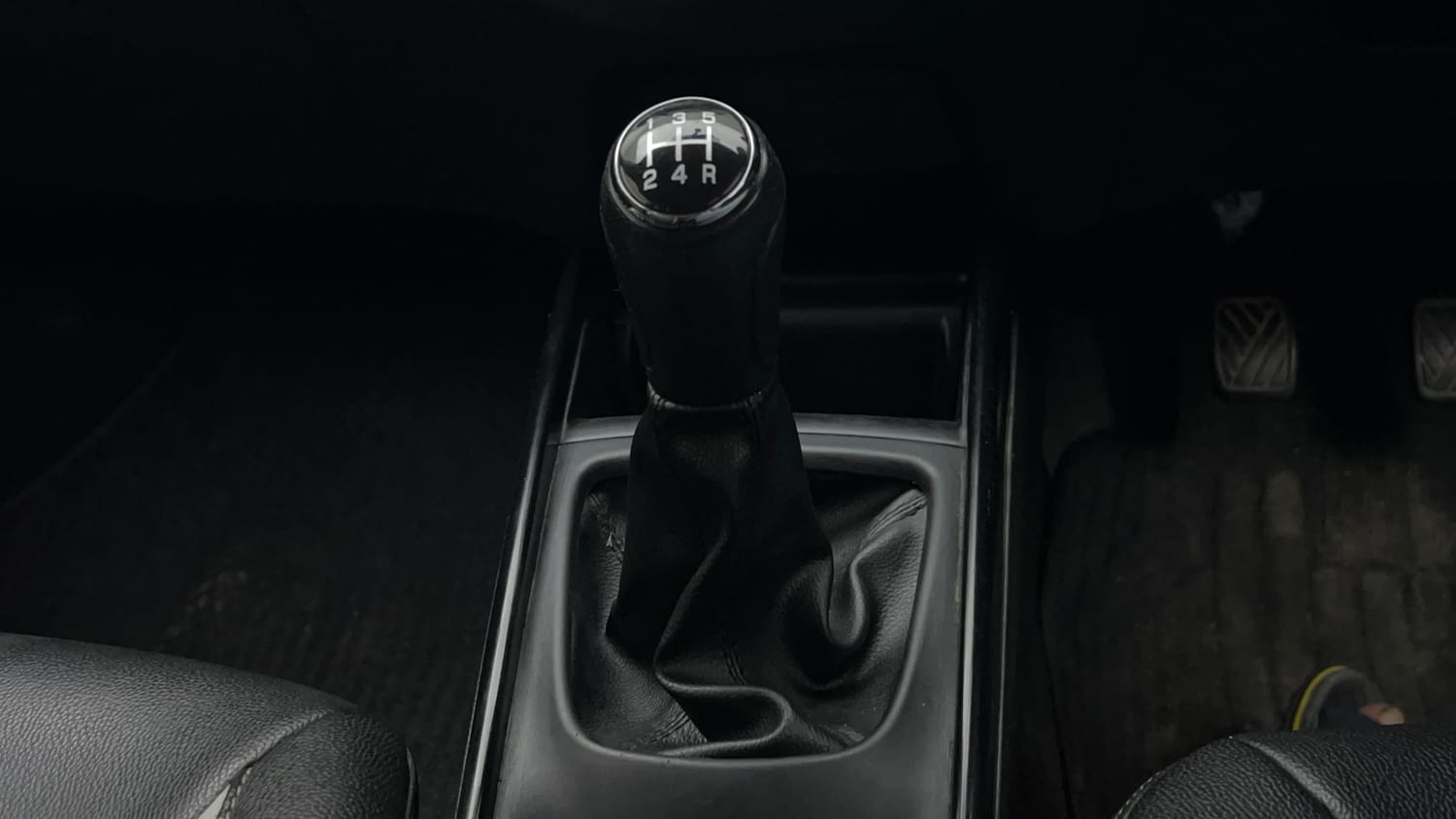 Used 2019 Maruti Suzuki Baleno Sigma 1.2 Petrol Manual interior GEAR  KNOB VIEW