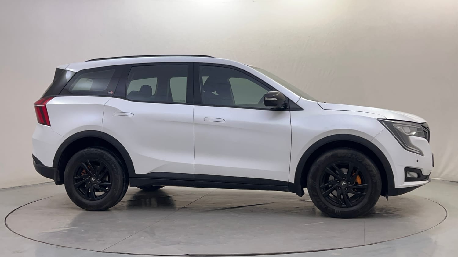 Used 2024 Mahindra XUV700 AX 5 Petrol AT 5 STR Petrol Automatic exterior RIGHT SIDE VIEW