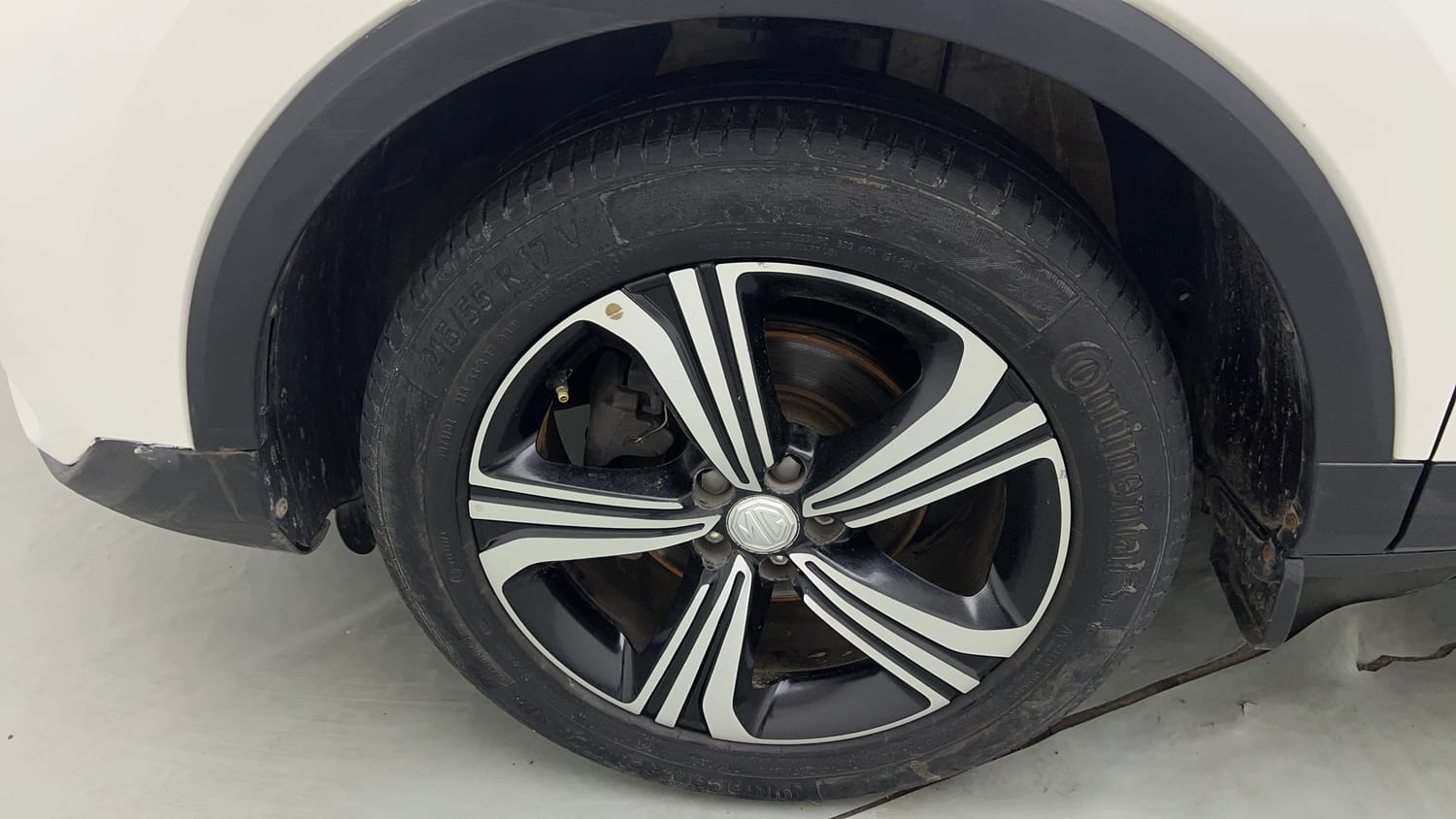 Used 2023 MG Motors Astor Super EX 1.5 MT Petrol Manual tyres LEFT FRONT TYRE RIM VIEW