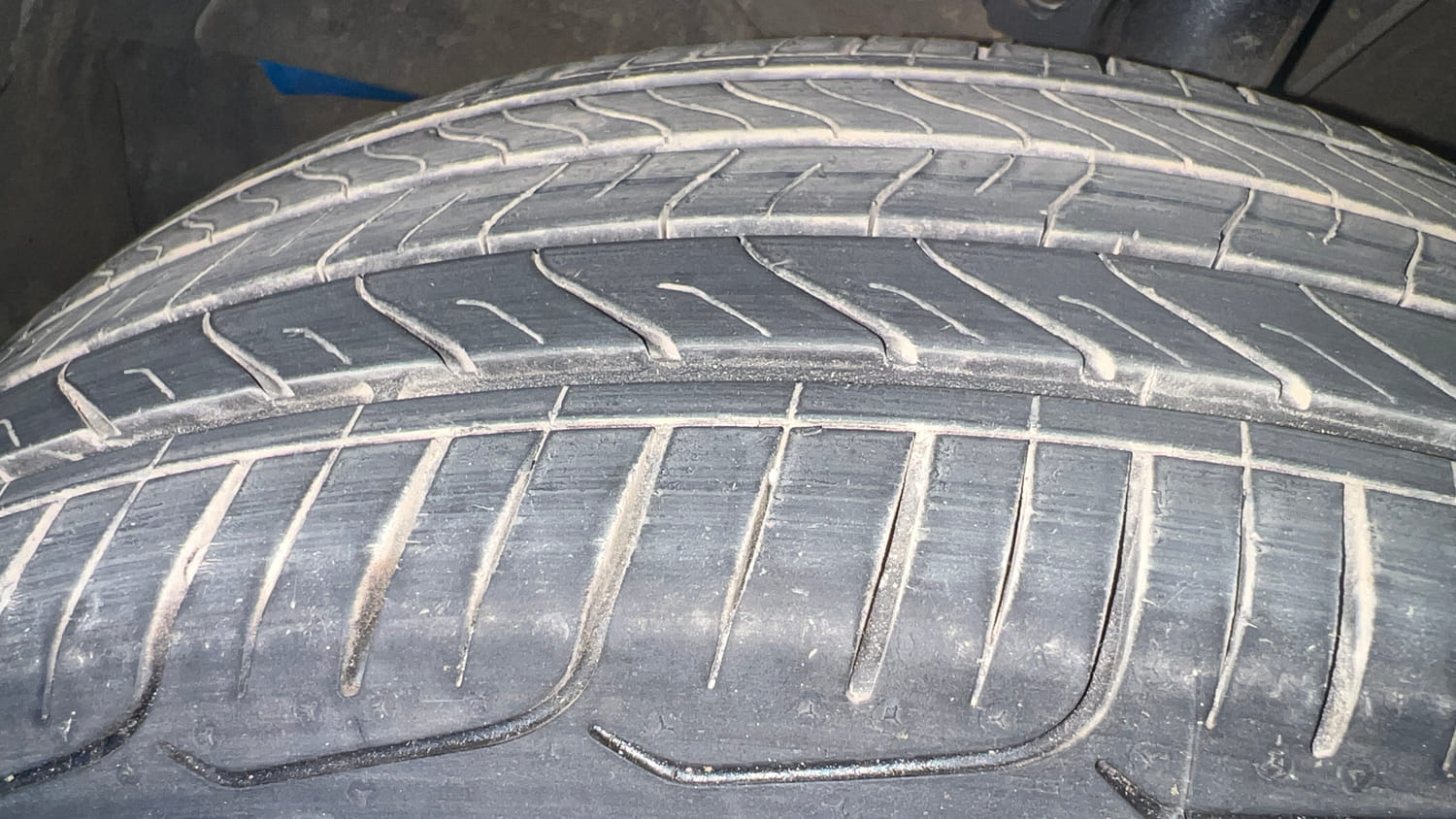 Used 2017 Maruti Suzuki Baleno Alpha 1.2 Petrol Manual tyres LEFT FRONT TYRE TREAD VIEW