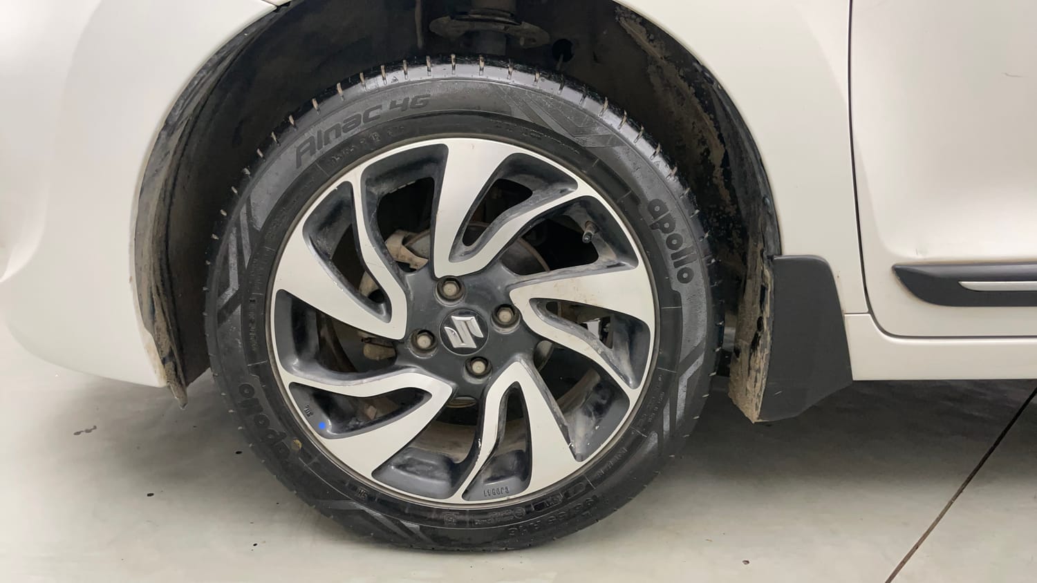 Used 2021 Maruti Suzuki Baleno Zeta Petrol Manual tyres LEFT FRONT TYRE RIM VIEW