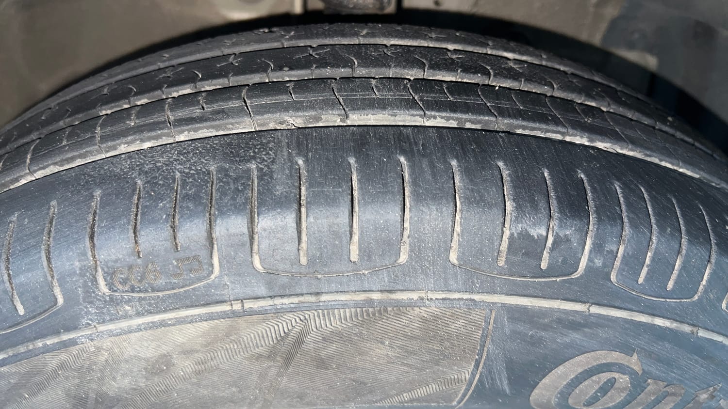 Used 2016 Maruti Suzuki Swift Dzire VXI Petrol Manual tyres RIGHT FRONT TYRE TREAD VIEW