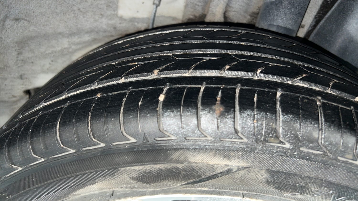 Used 2016 Hyundai Elite i20 Asta 1.2 Petrol Manual tyres LEFT REAR TYRE TREAD VIEW