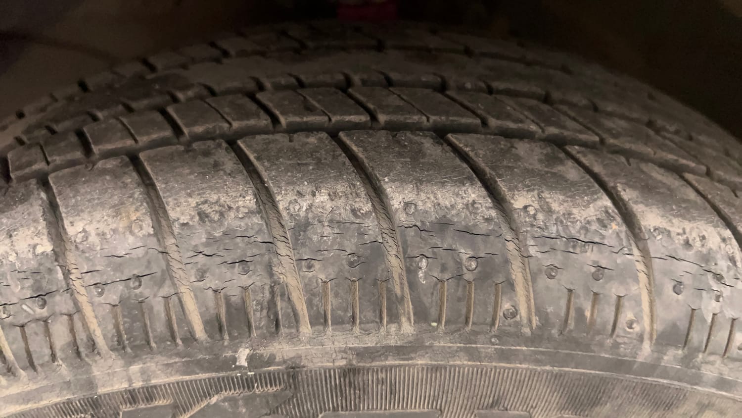 Used 2017 Honda Brio VX AT Petrol Automatic tyres LEFT FRONT TYRE TREAD VIEW
