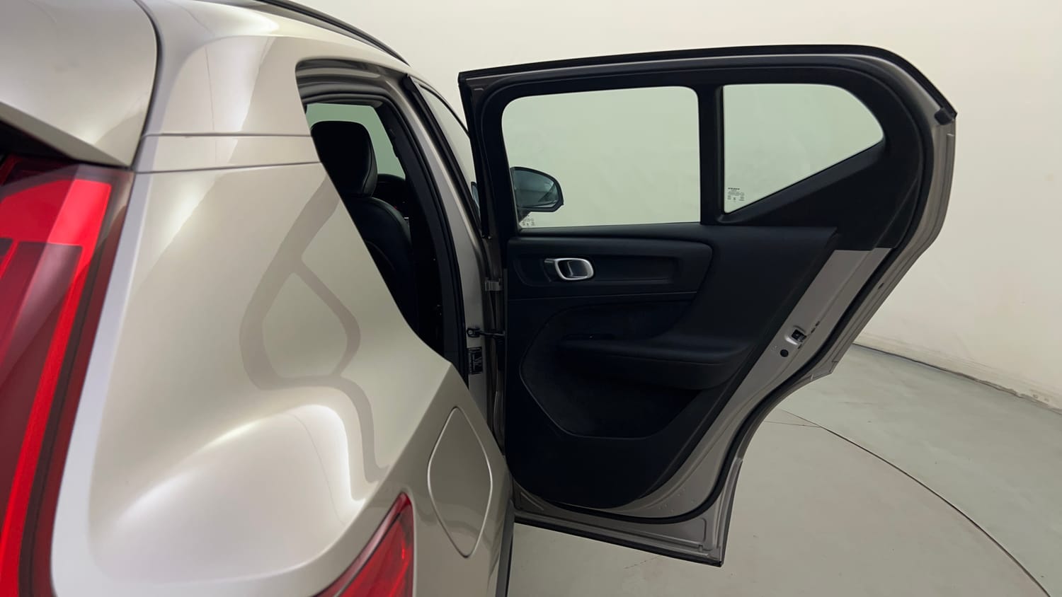 Used 2023 Volvo XC40 B4 Ultimate Petrol Automatic interior RIGHT REAR DOOR OPEN VIEW