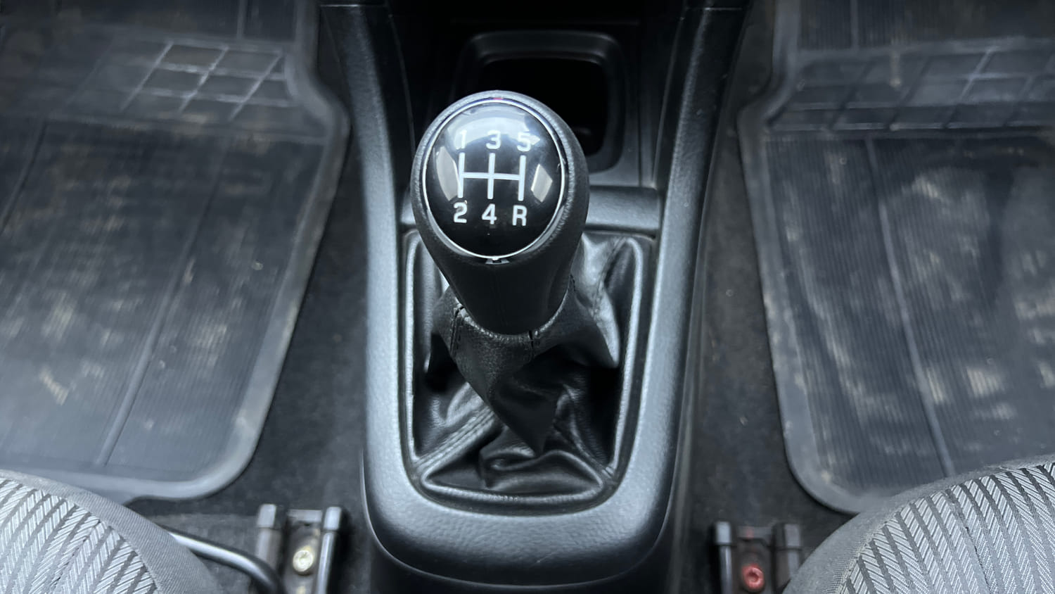 Used 2012 Maruti Suzuki Swift ZDi Diesel Manual interior GEAR  KNOB VIEW