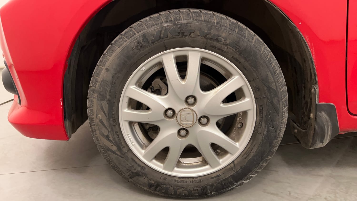 Used 2017 Honda Brio VX AT Petrol Automatic tyres LEFT FRONT TYRE RIM VIEW