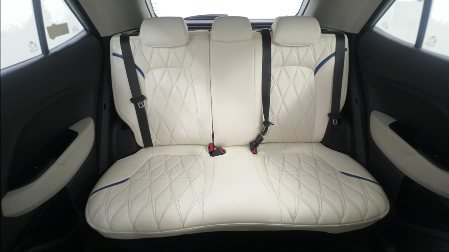 Used 2023 Hyundai Venue SX (O) 1.0 Turbo DCT Petrol Automatic interior REAR SEAT CONDITION VIEW