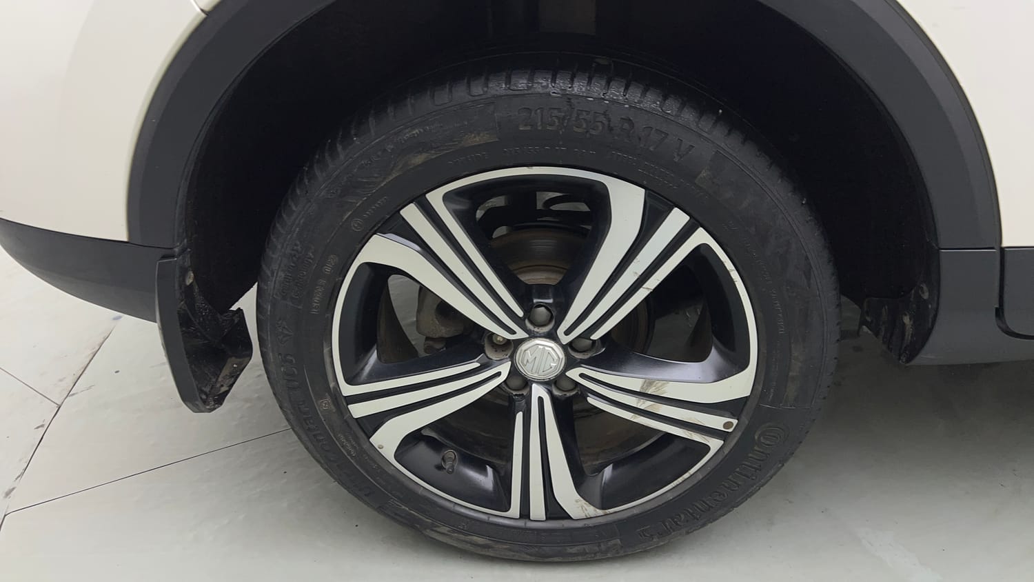 Used 2023 MG Motors Astor Super EX 1.5 MT Petrol Manual tyres RIGHT REAR TYRE RIM VIEW
