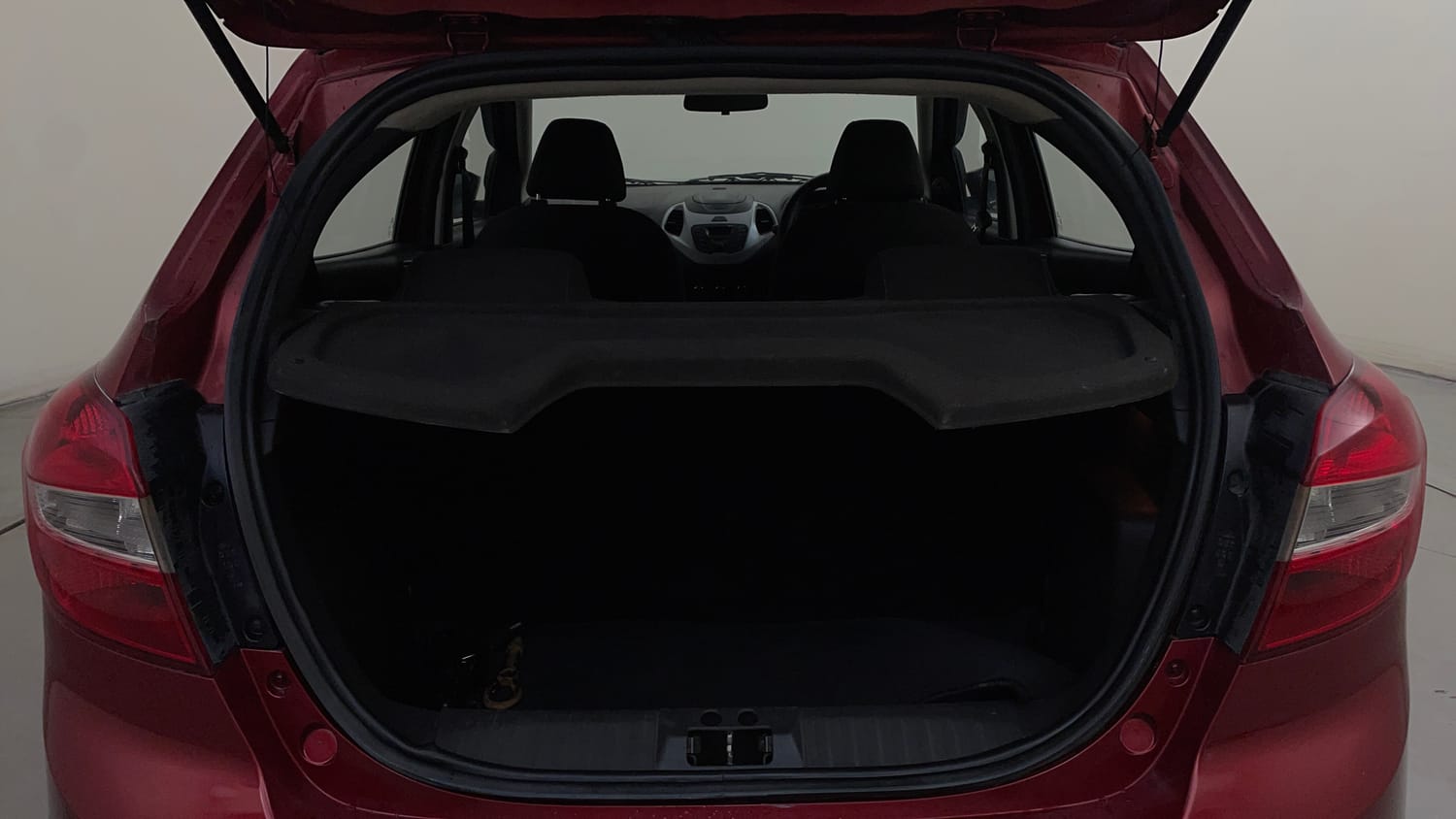 Used 2016 Ford Figo Trend 1.2 Ti-VCT Petrol Manual interior DICKY INSIDE VIEW