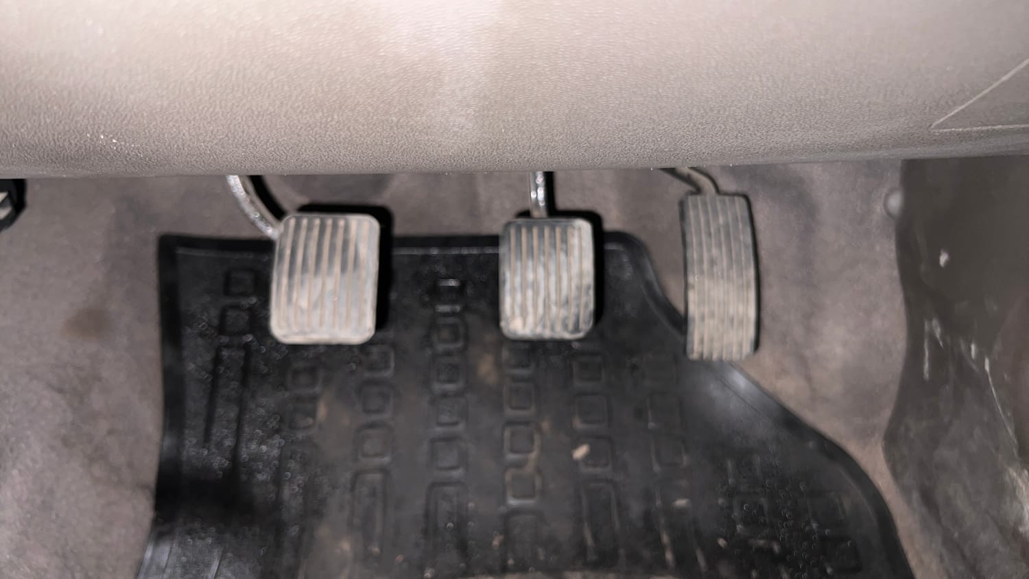 Used 2015 Hyundai i10 Magna 1.1 iRDE2 Petrol Manual interior PEDALS VIEW