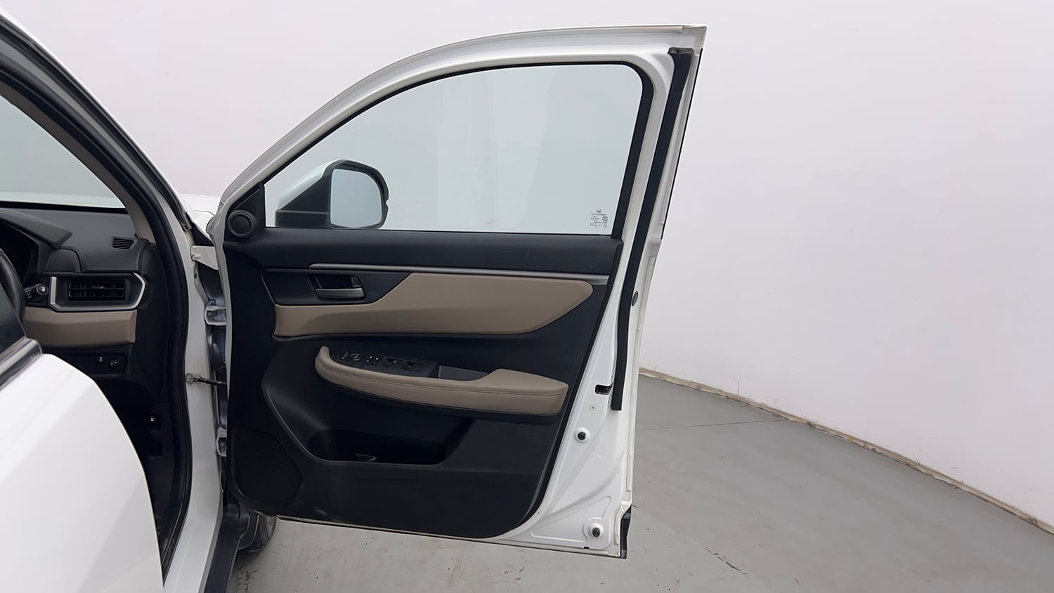 Used 2023 Honda Elevate VX MT Petrol Manual interior RIGHT FRONT DOOR OPEN VIEW