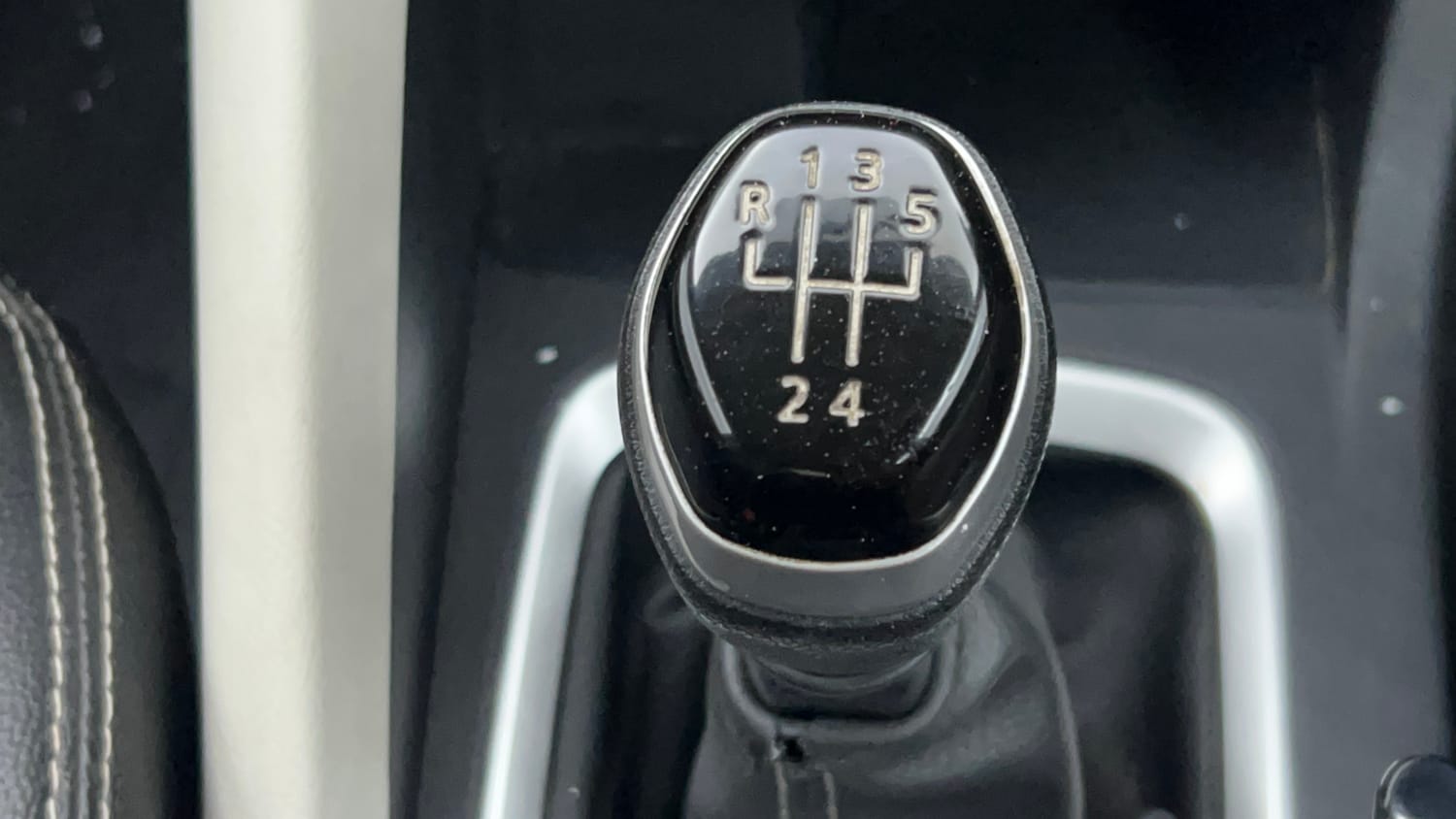 Used 2021 Nissan Magnite XL Petrol Manual interior GEAR  KNOB VIEW