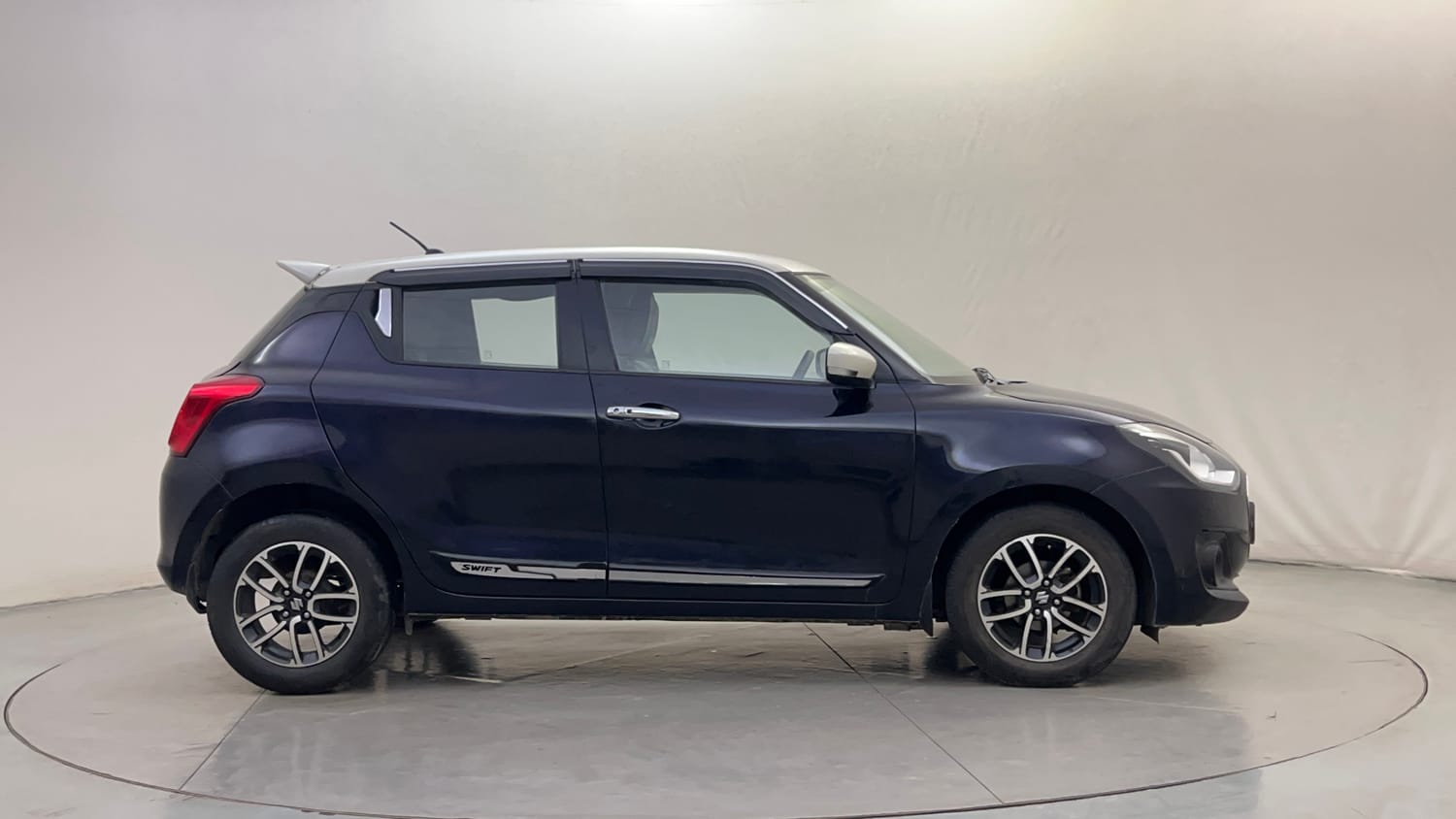 Used 2018 Maruti Suzuki Swift ZXi AMT Petrol Automatic exterior RIGHT SIDE VIEW