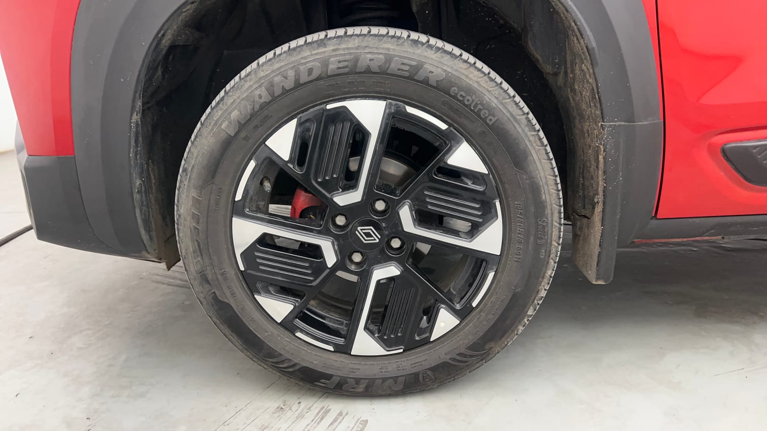 Used 2026 Renault Kiger Emotion CVT Turbo Dual Tone Petrol Automatic tyres LEFT FRONT TYRE RIM VIEW