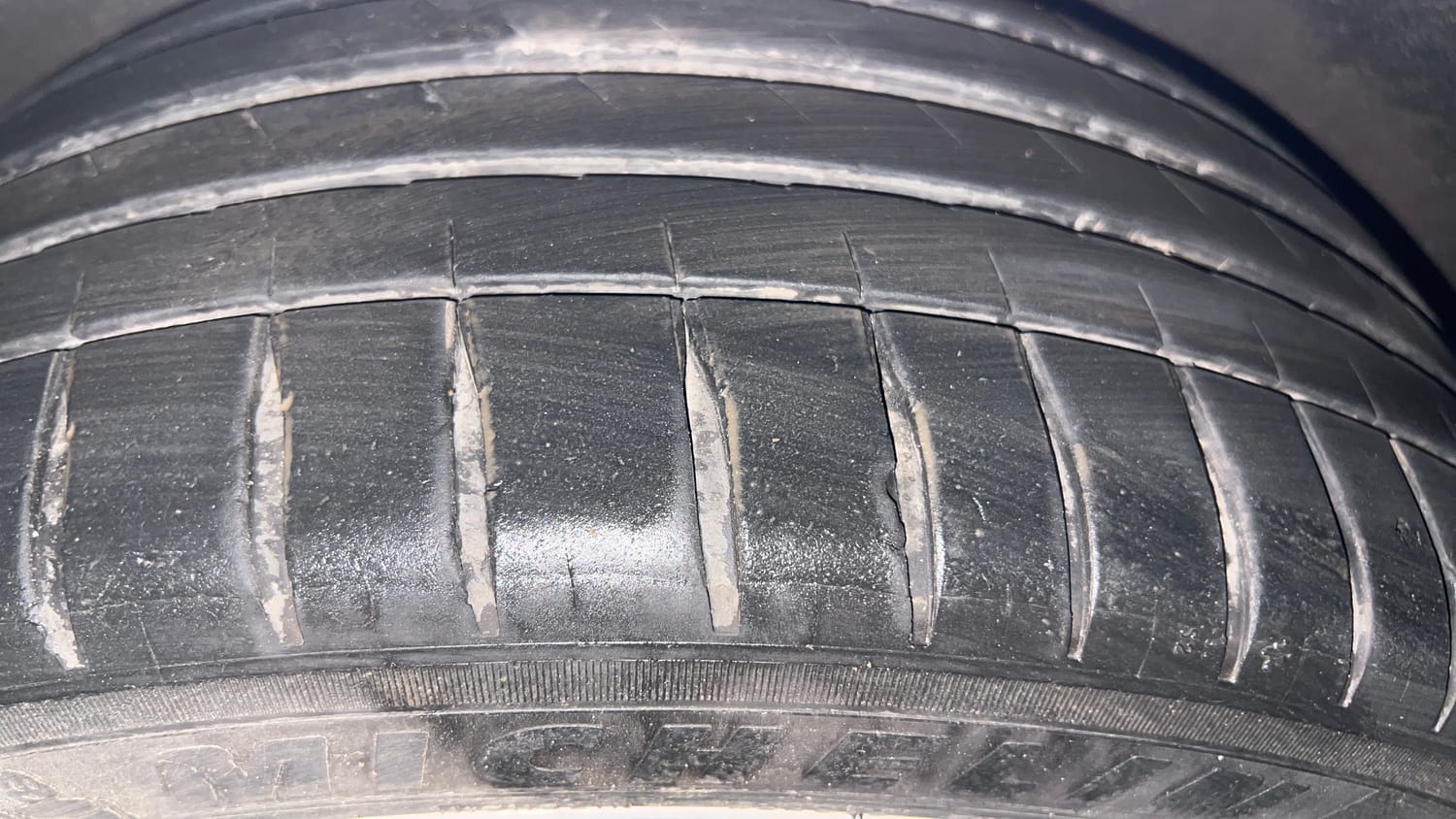 Used 2018 Ford EcoSport Titanium + 1.5L Ti-VCT AT Petrol Automatic tyres LEFT REAR TYRE TREAD VIEW