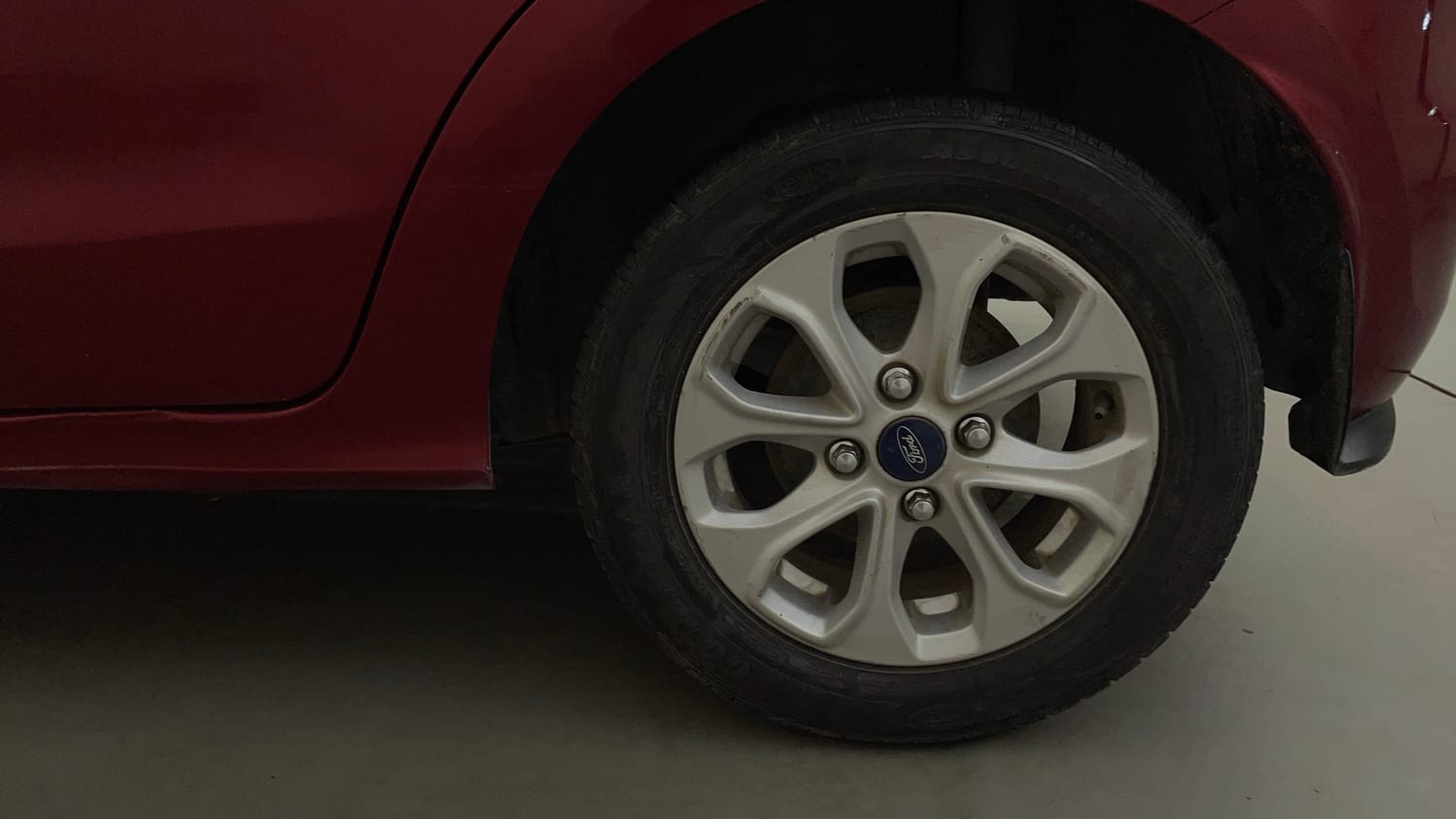 Used 2016 Ford Figo Trend 1.2 Ti-VCT Petrol Manual tyres LEFT REAR TYRE RIM VIEW