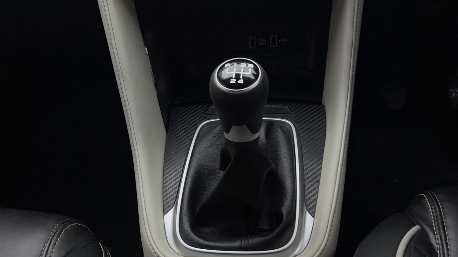 Used 2023 MG Motors Astor Super EX 1.5 MT Petrol Manual interior GEAR  KNOB VIEW