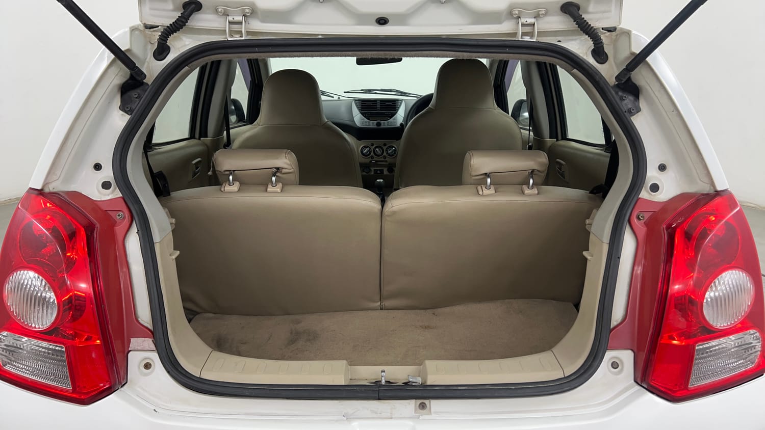 Used 2013 Maruti Suzuki A-Star VXI Petrol Manual interior DICKY INSIDE VIEW