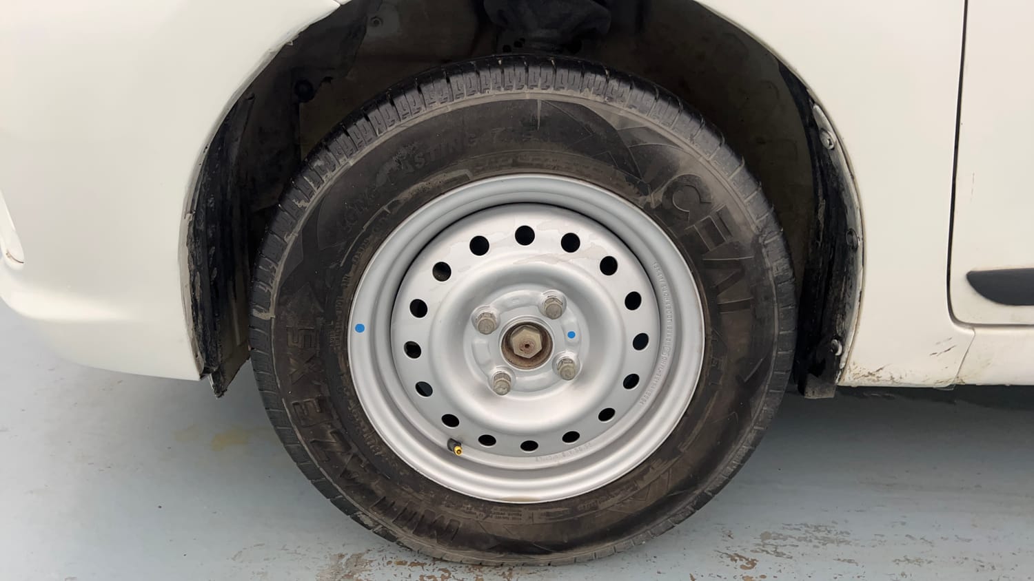 Used 2019 Maruti Suzuki Celerio LXi Petrol Manual tyres LEFT FRONT TYRE RIM VIEW