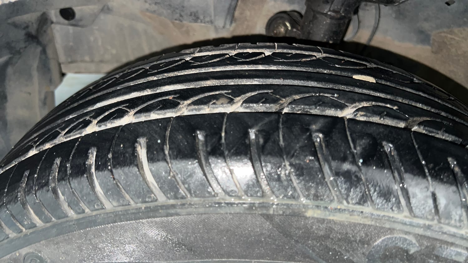 Used 2014 Honda City V Petrol Manual tyres LEFT FRONT TYRE TREAD VIEW