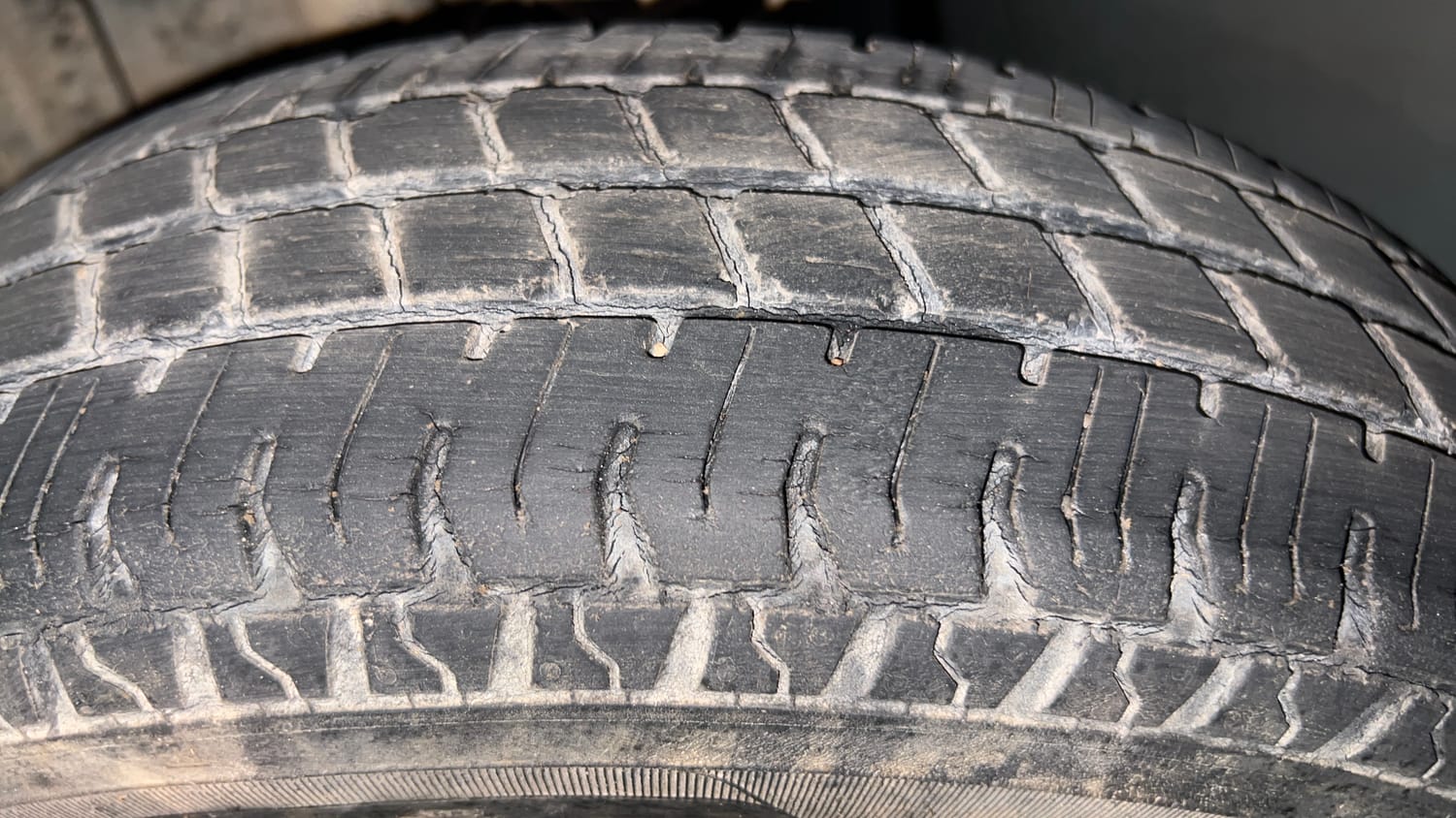 Used 2017 Maruti Suzuki Alto 800 LXi Petrol Manual tyres LEFT REAR TYRE TREAD VIEW