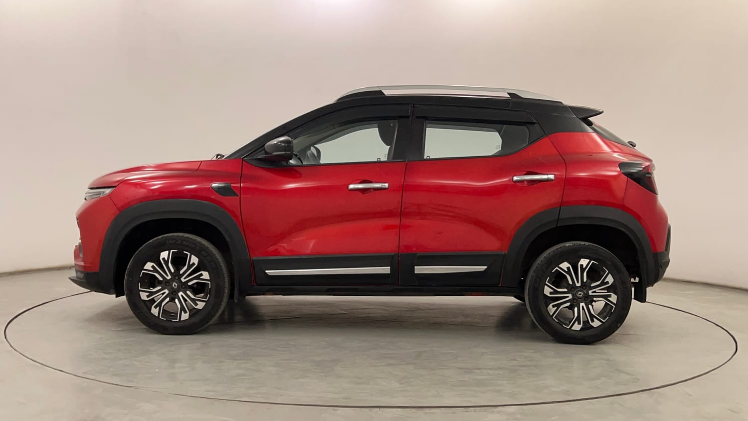 Used 2022 Renault Kiger RXT (O) MT Dual Tone Petrol Manual exterior LEFT SIDE VIEW
