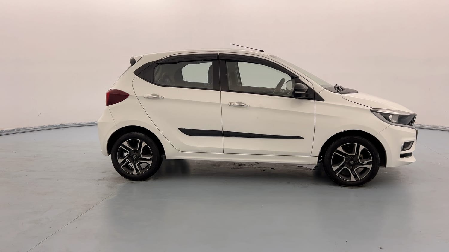 Used 2022 Tata Tiago XZ Plus Petrol Manual exterior RIGHT SIDE VIEW