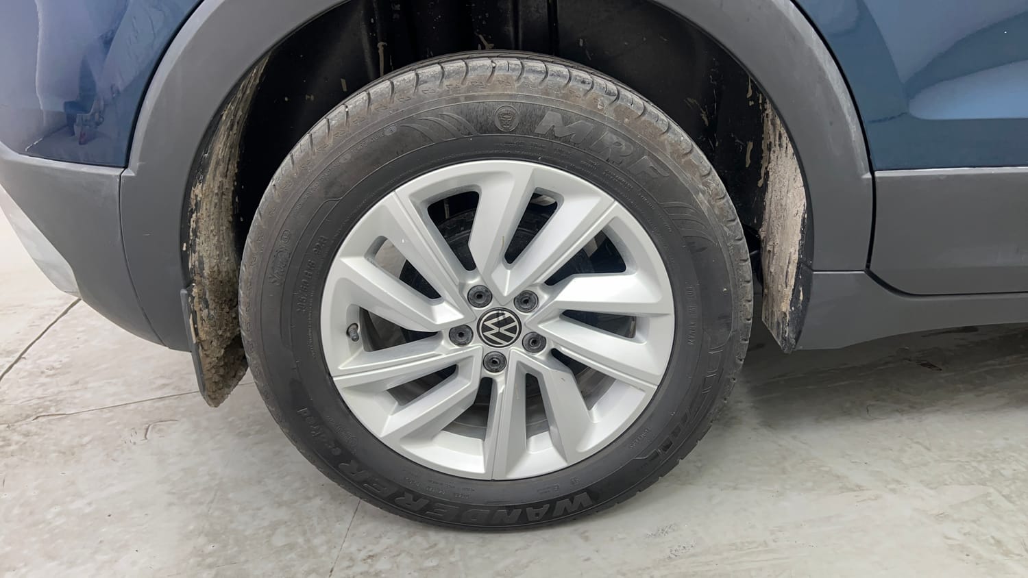 Used 2025 Volkswagen Taigun Highline 1.0 TSI MT Petrol Manual tyres RIGHT REAR TYRE RIM VIEW