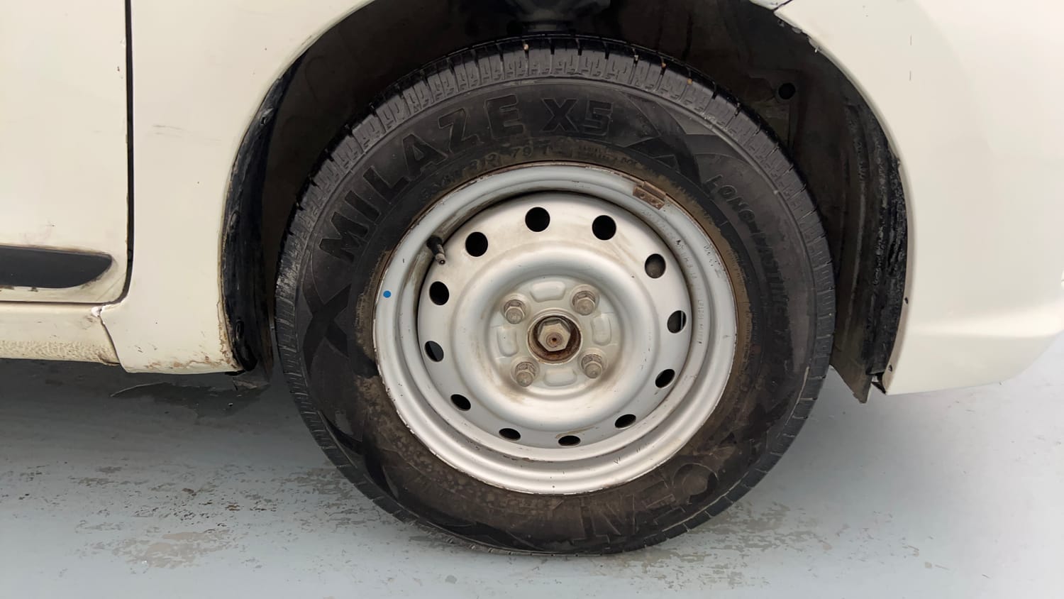 Used 2019 Maruti Suzuki Celerio LXi Petrol Manual tyres RIGHT FRONT TYRE RIM VIEW