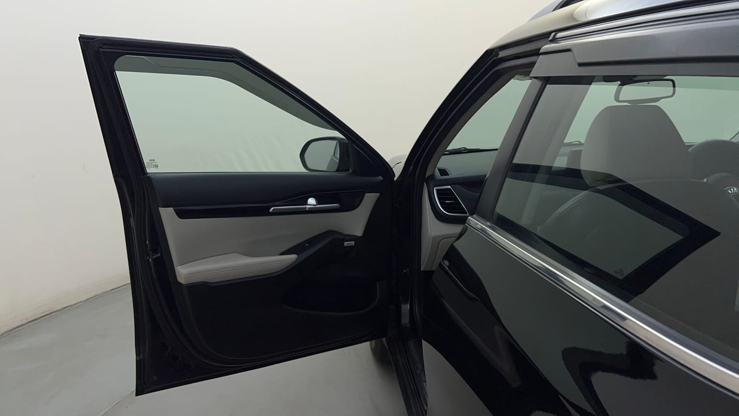 Used 2019 kia Seltos GTX Plus DCT 1.4 Petrol Automatic interior LEFT FRONT DOOR OPEN VIEW